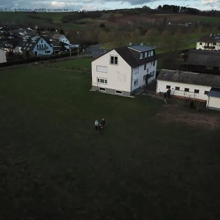 Wanderurlaub Oder Erholung Auf Dem Pontohof Im Lahntal Bei Appartement *